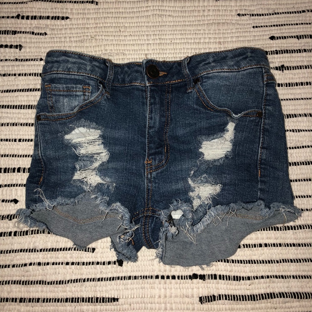 Tilly’s ripped dark blue jean shorts